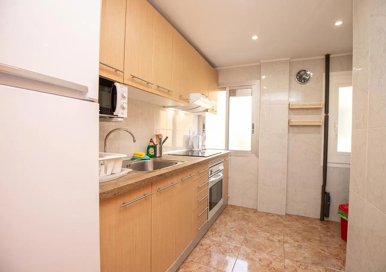 Espacioso Piso De 4 Habitaciones Cerca Del Mar Tarragona