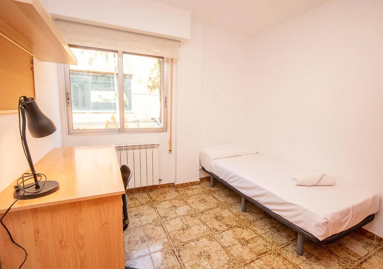 Espacioso Piso De 4 Habitaciones Cerca Del Mar Tarragona
